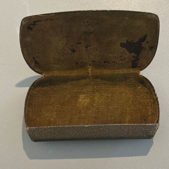 Antique Eyeglass Metal Case - Picture 4 of 6